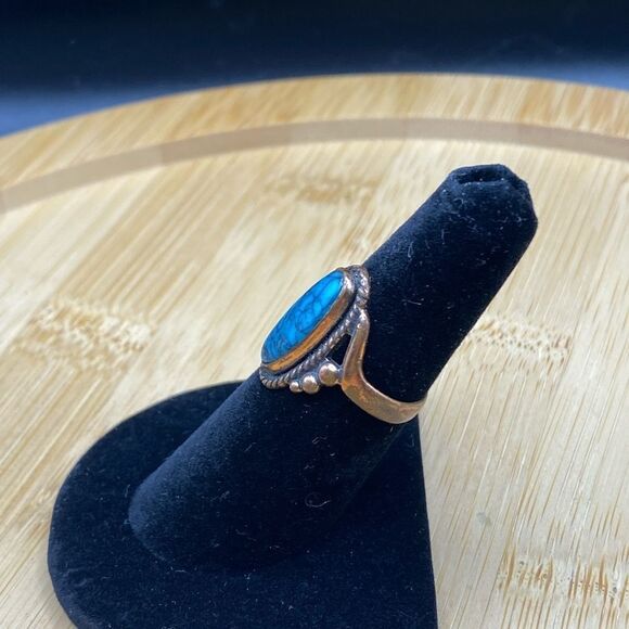 Turquoise 15x6 mm oval stone set in detailed copper setting sized 6 1/4 - Picture 3 of 7